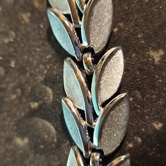 Vintage Crown Trifari Brushed Link Bracelet Fold Over Clasp Silver Women's OS - Picture 3 of 4